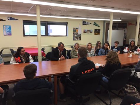 Dr. George Meets with Student Leaders of MHSN