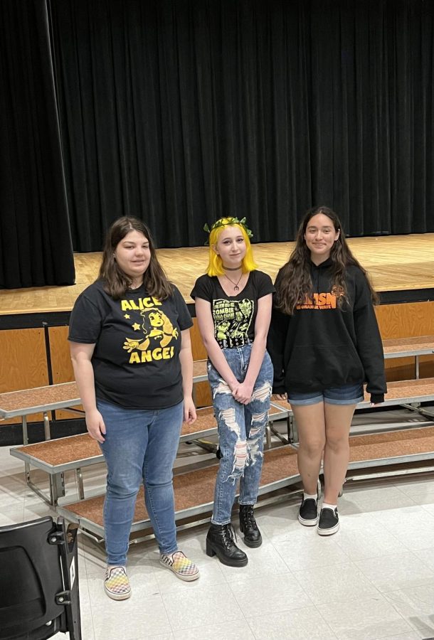 Poetry slam winners Nicole Piacentino (10)-third place, Kaitlyn Nickerson (12)-second place and Carmen Savarese (9)-first place.