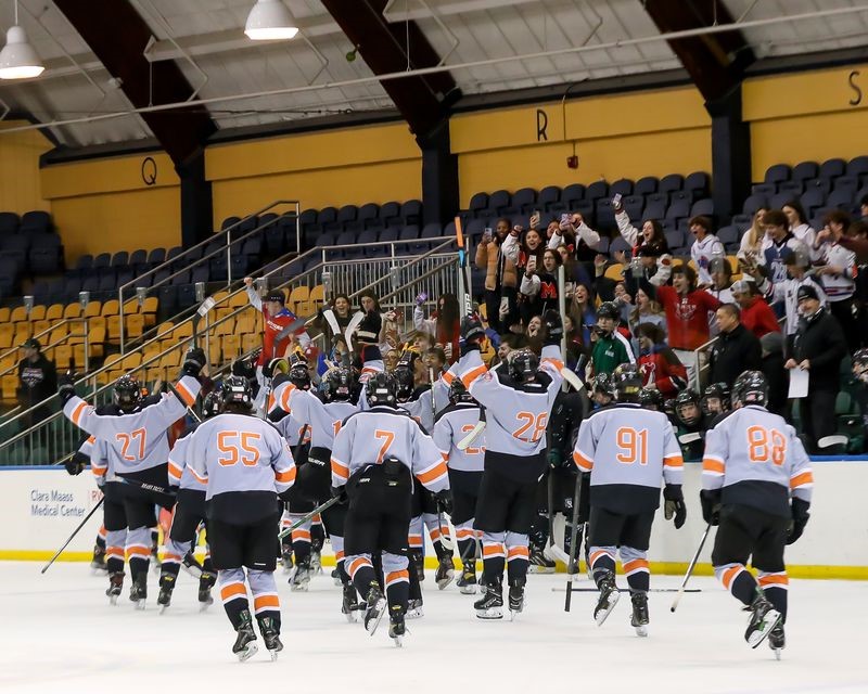 Chrzan’s 37 saves send Middletown North Hockey back to Public B Final